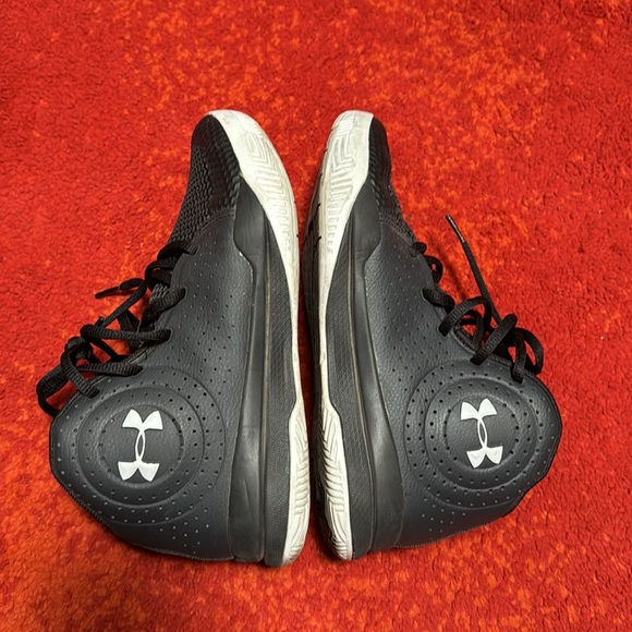 Under armor boys shoes 5.5 - Picture 5 of 6